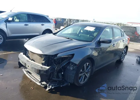 2017 Nissan Altima 2.5 Sr z USA, uszkodzony, nr VIN 1N4AL3AP0HC136136